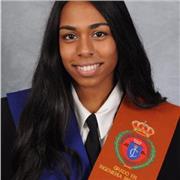 Estudiante de ingeniería biomédica que imparte clases de matemáticas, física y química